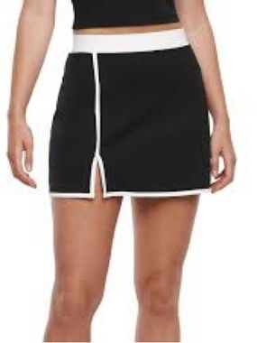 GapFit Power Exercise Skort Black and White Small Tennis Core